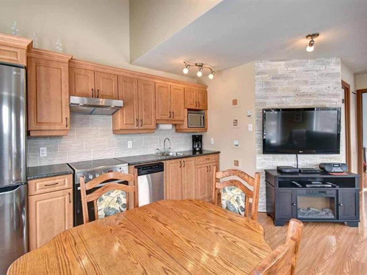 Bright Condo Near The Lake By Globalstay Mont-Tremblant Kültér fotó