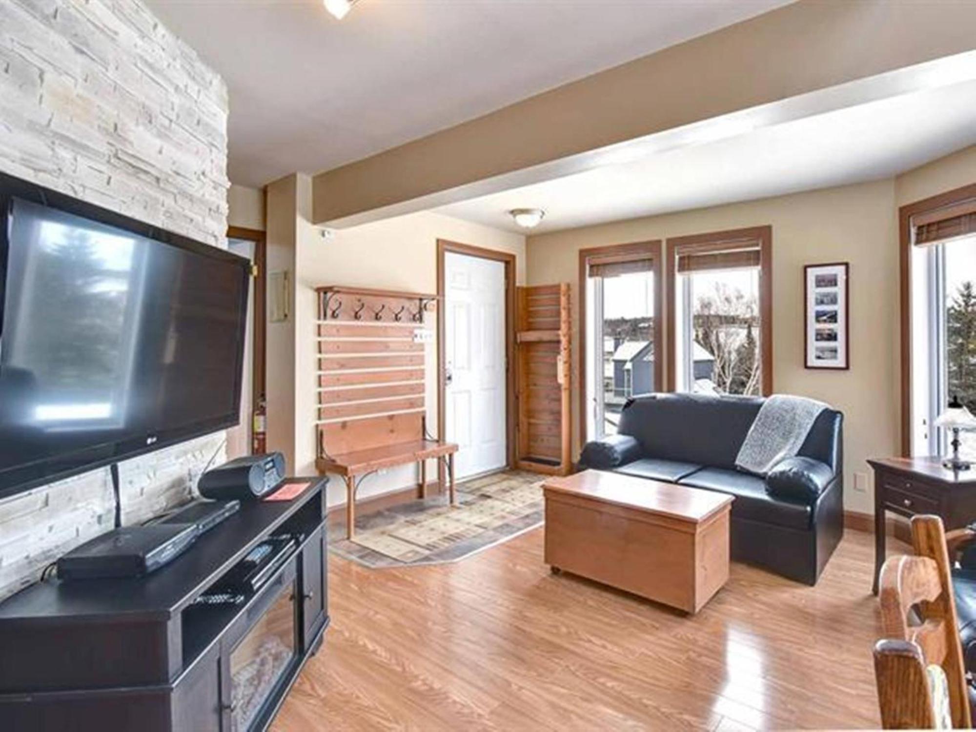 Bright Condo Near The Lake By Globalstay Mont-Tremblant Kültér fotó